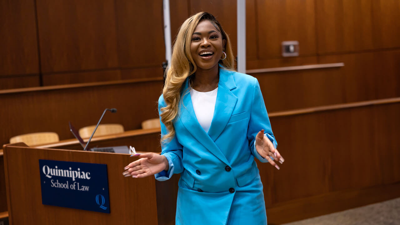 Fontaine Chambers speaks at the NBLSA event in the North Haven campus courtroom.